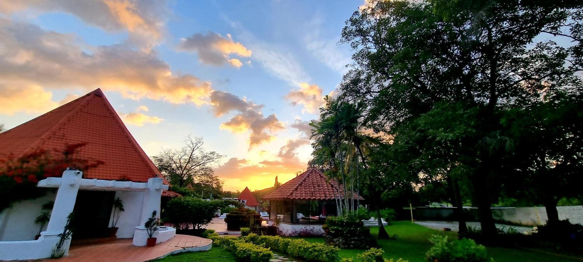 Mia Nueva Gorgona Hotel Bagian luar foto