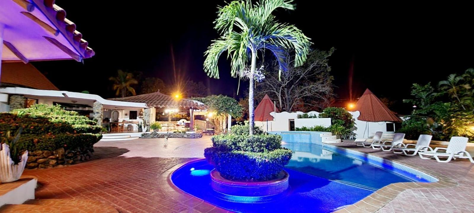 Mia Nueva Gorgona Hotel Bagian luar foto