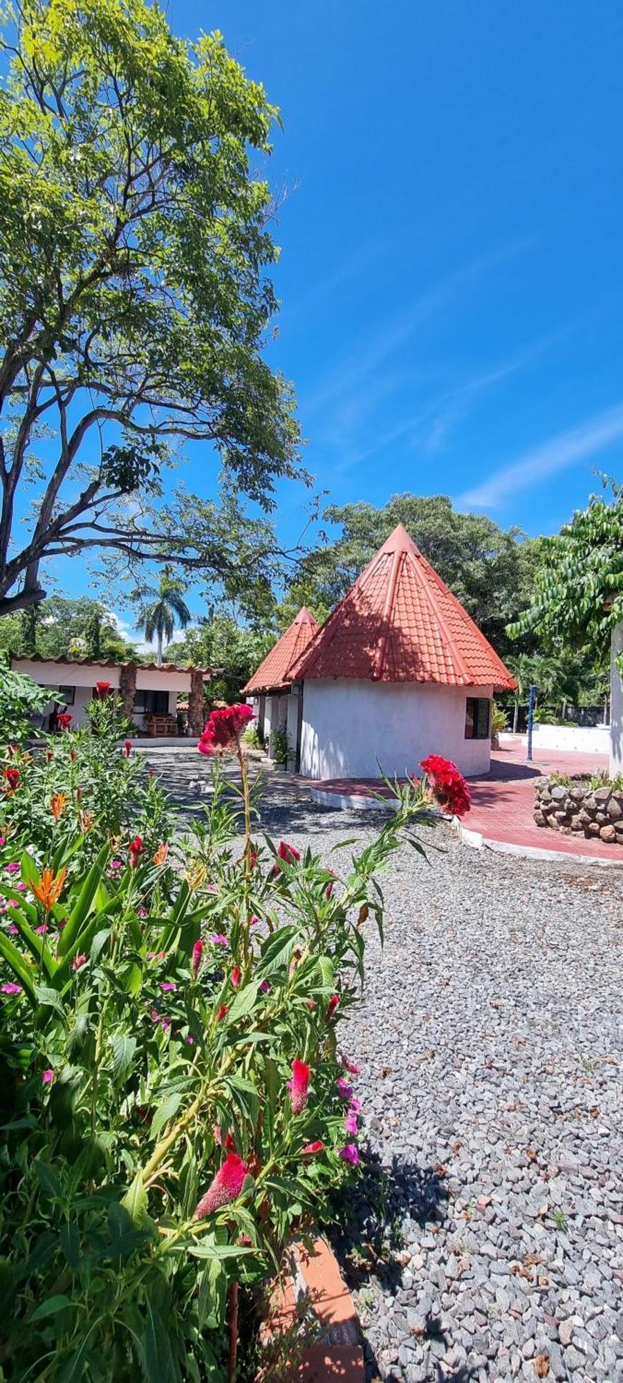 Mia Nueva Gorgona Hotel Bagian luar foto