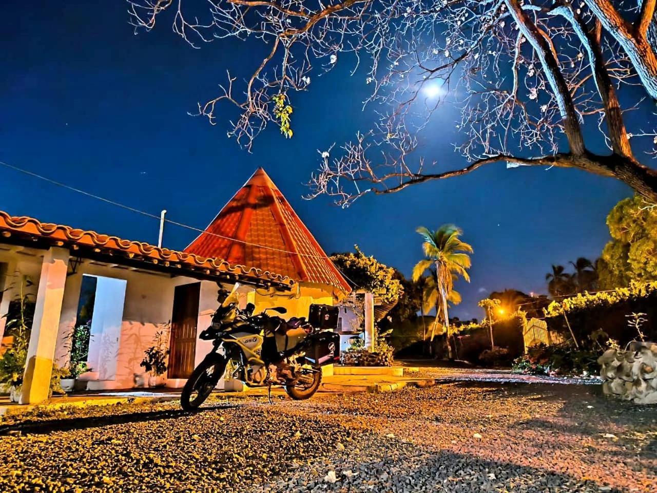 Mia Nueva Gorgona Hotel Bagian luar foto
