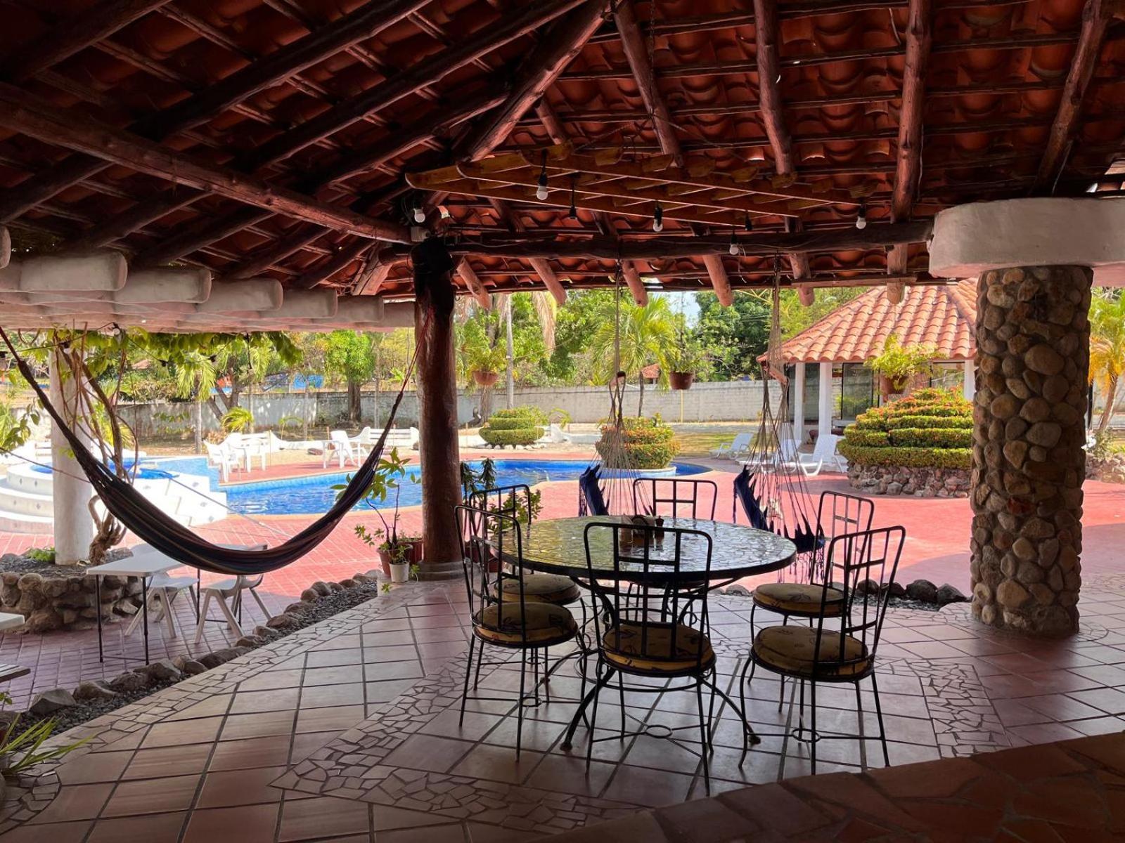 Mia Nueva Gorgona Hotel Bagian luar foto